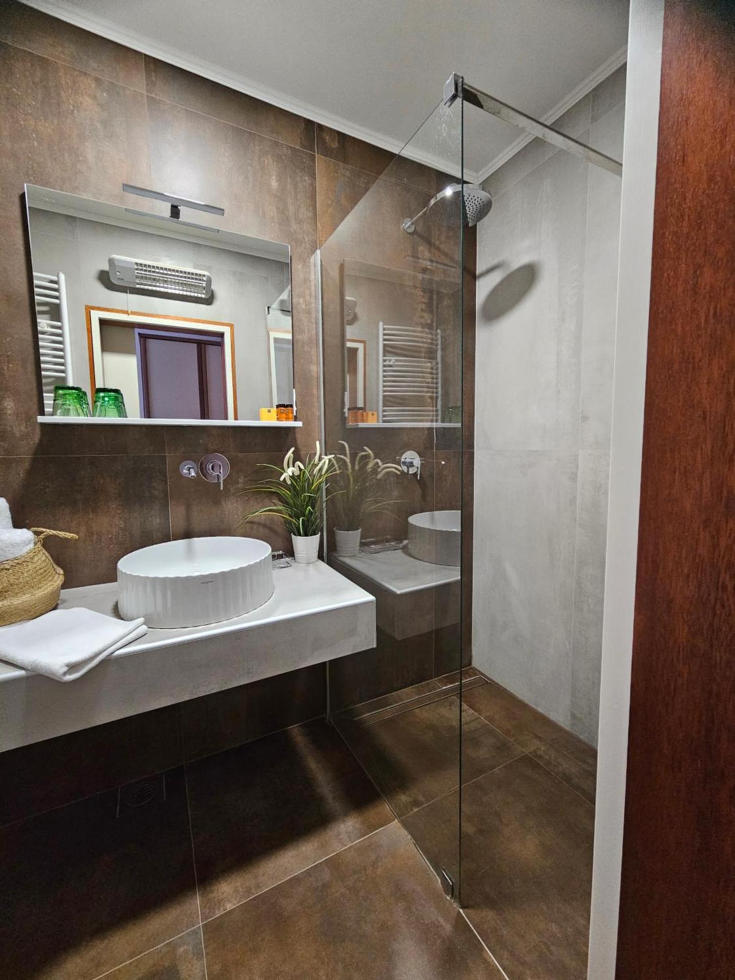 Bed And Breakfast Restaurant Dp Donji Zvecaj Exterior photo